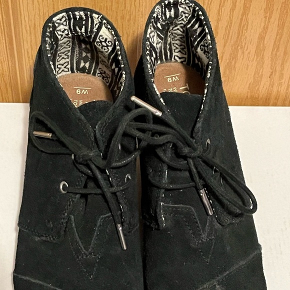 Toms Women's Black Suede Desert Wedges - Picture 7 of 12
